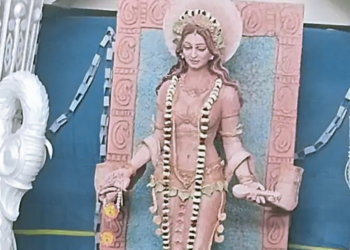 Tripura Saraswati controversy I অৰ্ধনগ্ন সৰস্বতী! ত্ৰিপুৰাৰ চৰকাৰী মহাবিদ্যালয়ত মূৰ্তিত শাৰী মেৰিয়াই দিলে বজৰং দলে 1 Tripura Saraswati controversy I অৰ্ধনগ্ন সৰস্বতী! ত্ৰিপুৰাৰ চৰকাৰী মহাবিদ্যালয়ত মূৰ্তিত শাৰী মেৰিয়াই দিলে বজৰং দলে