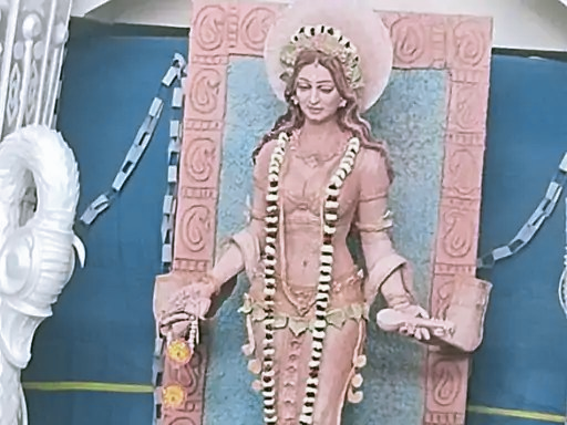 Tripura Saraswati controversy I অৰ্ধনগ্ন সৰস্বতী! ত্ৰিপুৰাৰ চৰকাৰী মহাবিদ্যালয়ত মূৰ্তিত শাৰী মেৰিয়াই দিলে বজৰং দলে 3 Tripura Saraswati controversy