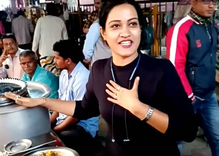"কলকাতাৰ হৃদয়ত নন্দিনী দিদিৰ সাম্ৰাজ্য: বিতৰ্ক আৰু ব্যৱসায়িক বিজয়ৰ কাহিনী" 1 “কলকাতাৰ হৃদয়ত নন্দিনী দিদিৰ সাম্ৰাজ্য: বিতৰ্ক আৰু ব্যৱসায়িক বিজয়ৰ কাহিনী”