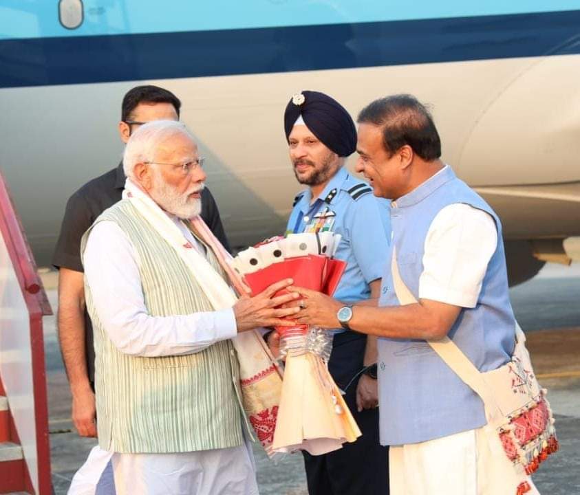 PM Modi Assam visit I তেজপুৰ বায়ুসেনাৰ বিমানঘাটিত প্ৰধানমন্ত্ৰী নৰেন্দ্ৰ মোদীক উষ্ম আদৰণি মুখ্যমন্ত্ৰীৰ 3 PM Modi Assam visit