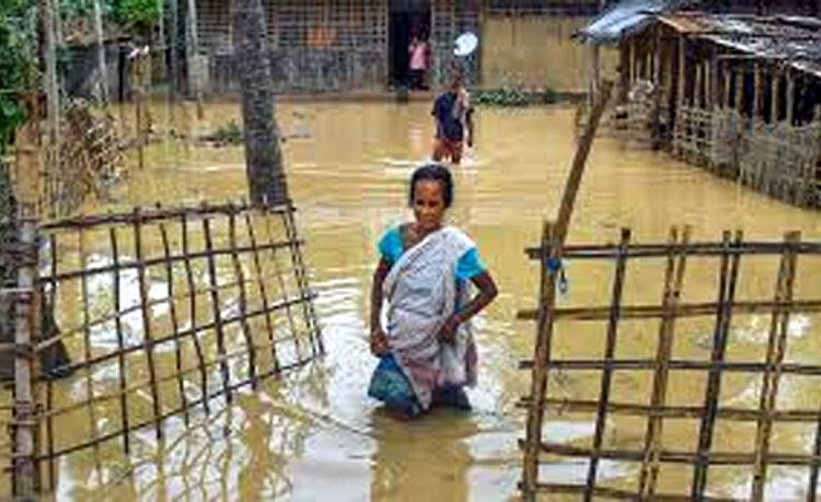 Flood in Assam : ৯ জিলাত বানৰ সংহাৰ, বানৰ কবলত প্ৰায় ২ লাখ লোক 1 Flood in Assam : ৯ জিলাত বানৰ সংহাৰ, বানৰ কবলত প্ৰায় ২ লাখ লোক