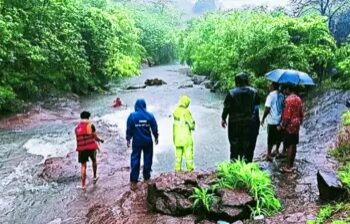 Lonavala waterfall tragic incident I জলপ্ৰপাতৰ সোঁতে উটুৱাই নিলে এটা পৰিয়ালক, মুম্বাইৰ ওচৰত ভয়ংকৰ ঘটনাত নিহত ৭