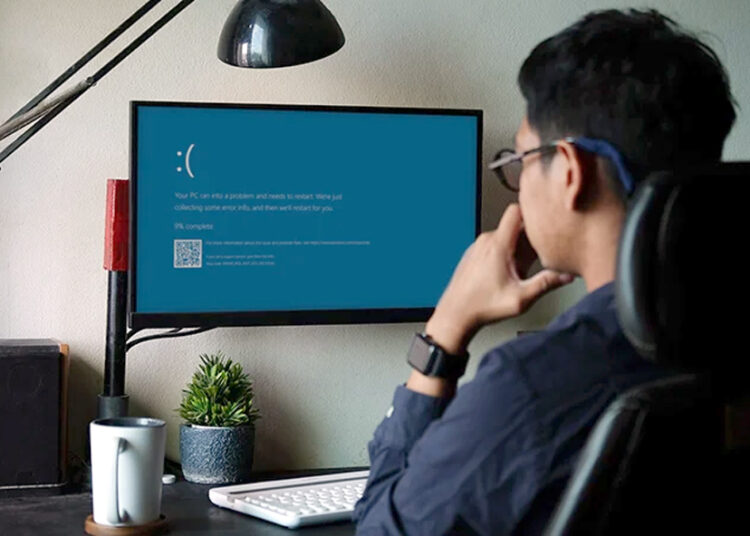 Microsoft Problem : বিশ্বজুৰি মাইক্ৰ’ছফ্টৰ ‘ব্লু স্ক্ৰীণ অব ডেথ’ সমস্যা