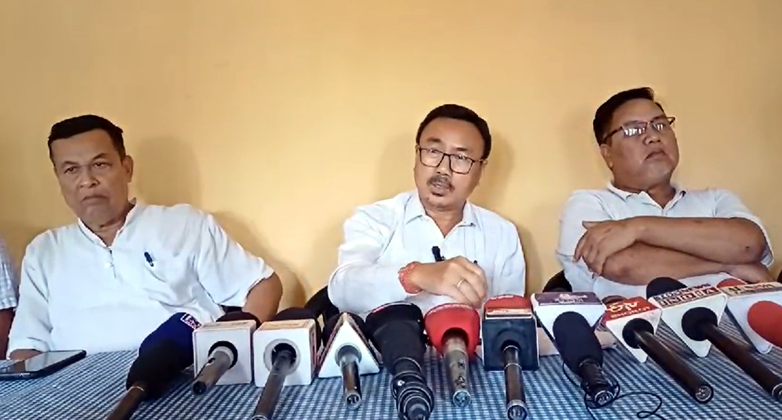 Congress Press conference : পিজিআৰ-ভিজিআৰ ভূমিৰ অবৈধ বেদখলকলৈ দুই পাৰ্বত্য জিলা কংগ্ৰেছৰ যুটীয়া সংবাদমেল 2 pgr vgrp | ASSAM TIMES POST