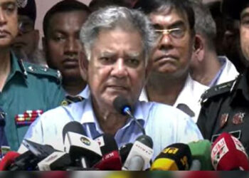 Bangladesh Political Crisis : লুণ্ঠন কৰা অস্ত্ৰ ঘূৰাই দিয়াৰ বাবে সাত দিনৰ সময় বান্ধি দিলে বাংলাদেশৰ অন্তৱৰ্তীকালীন চৰকাৰে