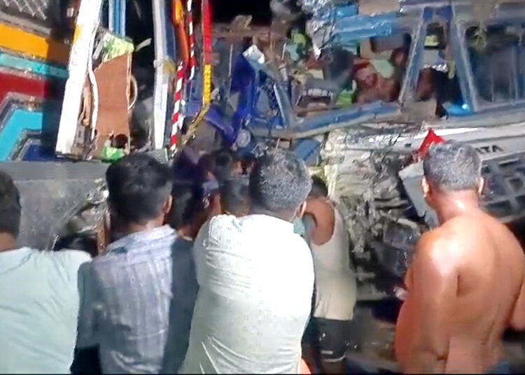 Road accidents : বোকাখাতৰ বিহৰাত টেংকাৰ-মালবাহী ট্ৰাকৰ মুখামুখি সংঘৰ্ষ 1 Road accidents : বোকাখাতৰ বিহৰাত টেংকাৰ-মালবাহী ট্ৰাকৰ মুখামুখি সংঘৰ্ষ