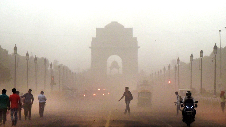 Delhi Pollution : ধোঁৱাৰ আৱৰণেৰে আবৃত দিল্লী, বায়ুৰ গুণমান হ্ৰাসৰ লগে লগে উদ্বেগ বৃদ্ধি 1 Delhi Pollution : ধোঁৱাৰ আৱৰণেৰে আবৃত দিল্লী, বায়ুৰ গুণমান হ্ৰাসৰ লগে লগে উদ্বেগ বৃদ্ধি