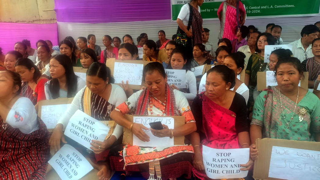 Dharna on various demands : মহিলাৰ অশালীন ভিডিঅ নিৰ্মাণ আৰু ভাইৰেল কাৰ্যকলৈ ডিফুত অৱস্থান ধৰ্ণা APHLC মহিলা YOUTH WINGS-ৰ 2 Dharnap | ASSAM TIMES POST