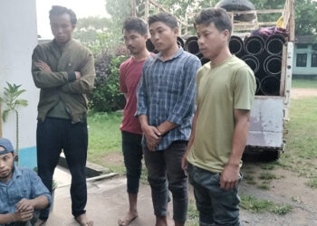 Gang of water pipe theft : মাঞ্জাত PHE-ৰ চিলনীৰ পৰা কাটি অনা বৃহৎ সংখ্যক পাইপ জব্দ, পাঁচজনক গ্ৰেপ্তাৰ 1 Gang of water pipe theft : মাঞ্জাত PHE-ৰ চিলনীৰ পৰা কাটি অনা বৃহৎ সংখ্যক পাইপ জব্দ, পাঁচজনক গ্ৰেপ্তাৰ