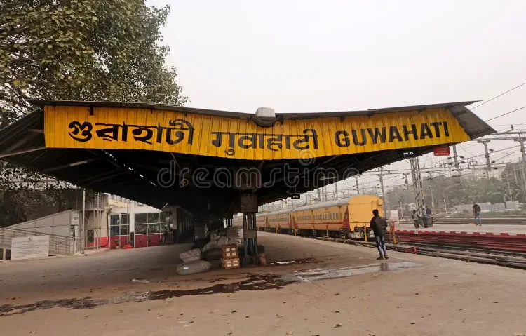 Indian Railway I কেৱল অনলাইন টিকটত দুৰ্ঘটনা বীমাৰ সুবিধা লাভ কৰাক লৈ ৰে'লৱেক প্ৰশ্ন উচ্চতম ন্যায়ালয়ৰ 1 Pregnant Woman Abducted in Alarming Incident at Paltan Bazar