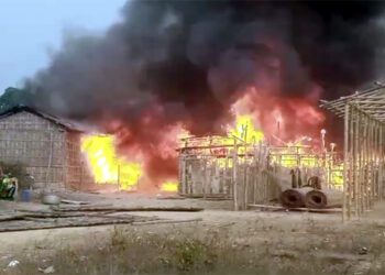 Fire at Lahorijan : লাহৰিজান নিৰ্মল কুমাৰ চাহ বাগান বস্তিত ভয়ঙ্কৰ অগ্নিকাণ্ড! লক্ষ্যাধিক টকাৰ সা-সম্পত্তি ভস্মীভূত 1 Fire at Lahorijan : লাহৰিজান নিৰ্মল কুমাৰ চাহ বাগান বস্তিত ভয়ঙ্কৰ অগ্নিকাণ্ড! লক্ষ্যাধিক টকাৰ সা-সম্পত্তি ভস্মীভূত