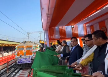 New Train from Guwahati : গুৱাহাটীৰ পৰা তিনিখন নতুন ৰে’লৰ শুভাৰম্ভণি কেন্দ্ৰীয় মন্ত্ৰী অশ্বিনী বৈষ্ণৱৰ
