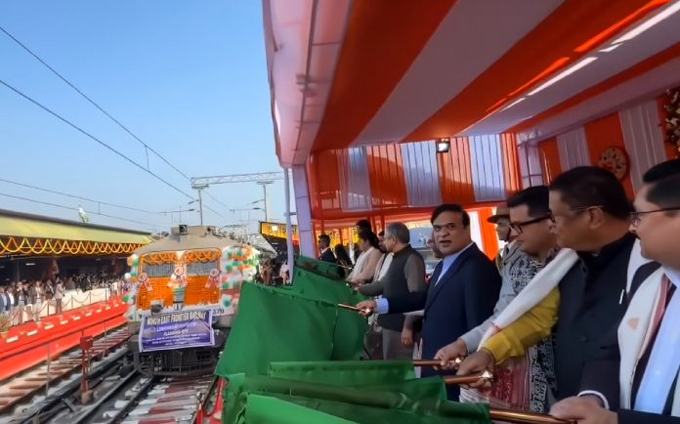 New Train from Guwahati : গুৱাহাটীৰ পৰা তিনিখন নতুন ৰে'লৰ শুভাৰম্ভণি কেন্দ্ৰীয় মন্ত্ৰী অশ্বিনী বৈষ্ণৱৰ 1 New Train from Guwahati : গুৱাহাটীৰ পৰা তিনিখন নতুন ৰে’লৰ শুভাৰম্ভণি কেন্দ্ৰীয় মন্ত্ৰী অশ্বিনী বৈষ্ণৱৰ