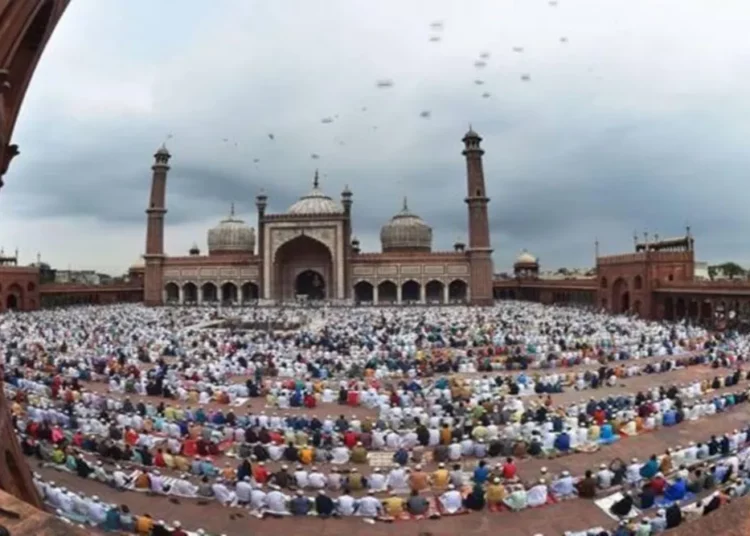 Eid al-Fitr : মাহজোৰা কৃচ্ছ সাধনাৰ অন্তত খুচি আৰু ভাতৃত্ববোধৰ উৎসৱ ঈদ উল ফিটৰ 1 Eid al-Fitr : মাহজোৰা কৃচ্ছ সাধনাৰ অন্তত খুচি আৰু ভাতৃত্ববোধৰ উৎসৱ ঈদ উল ফিটৰ