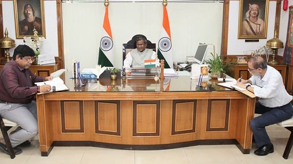 Digital Transformation at Assam Raj Bhavan: IIT Guwahati Partners for Innovative Governance 3 Digital Transformation at Assam Raj Bhavan: IIT Guwahati Partners for Innovative Governance