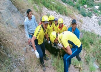 Rudraprayag bus tragedy I ৰুদ্ৰপ্ৰয়াগত নিয়ন্ত্ৰণ হেৰুৱাই অলকানন্দা নদীত পৰিল বাছ; নিহত ১, নিৰুদ্দেশ কমেও ১০ 1 Rudraprayag bus tragedy I ৰুদ্ৰপ্ৰয়াগত নিয়ন্ত্ৰণ হেৰুৱাই অলকানন্দা নদীত পৰিল বাছ; নিহত ১, নিৰুদ্দেশ কমেও ১০