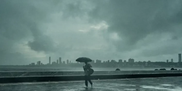 Severe Rainfall Alert: IMD Predicts Heavy Downpours in Northeast and South India Today 4 Severe Rainfall Alert: IMD Predicts Heavy Downpours in Northeast and South India Today
