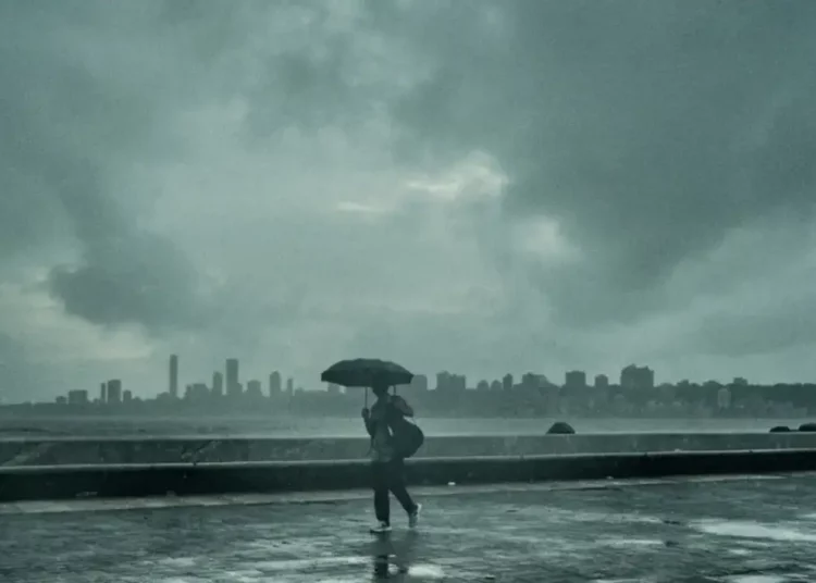 Severe Rainfall Alert: IMD Predicts Heavy Downpours in Northeast and South India Today 1 Severe Rainfall Alert: IMD Predicts Heavy Downpours in Northeast and South India Today